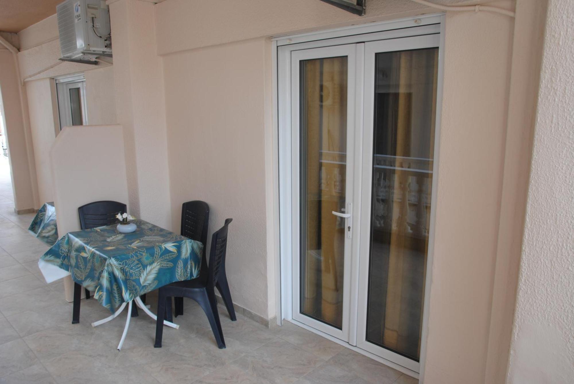 Light Blue Paralia Apartments Екстериор снимка