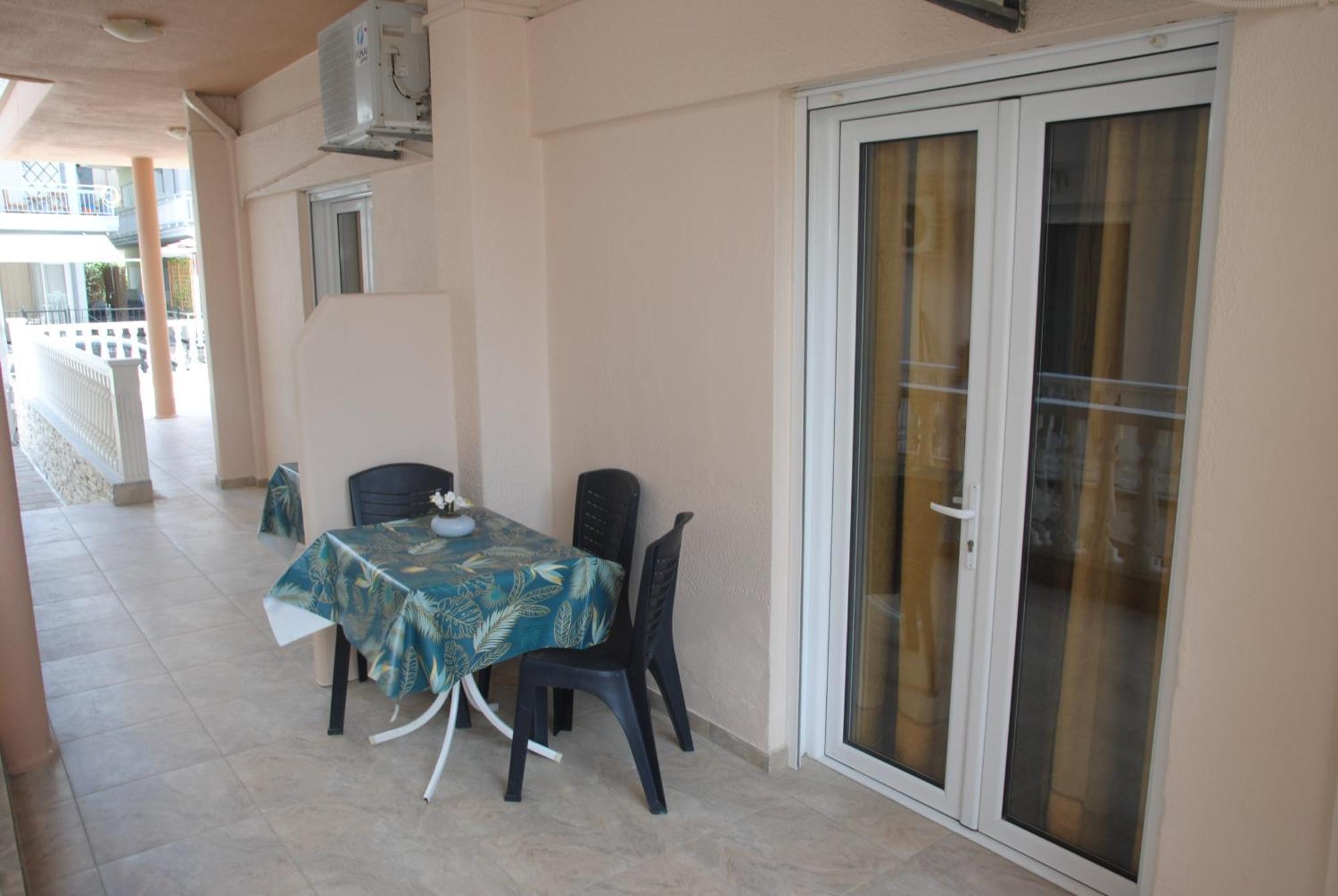 Light Blue Paralia Apartments Екстериор снимка
