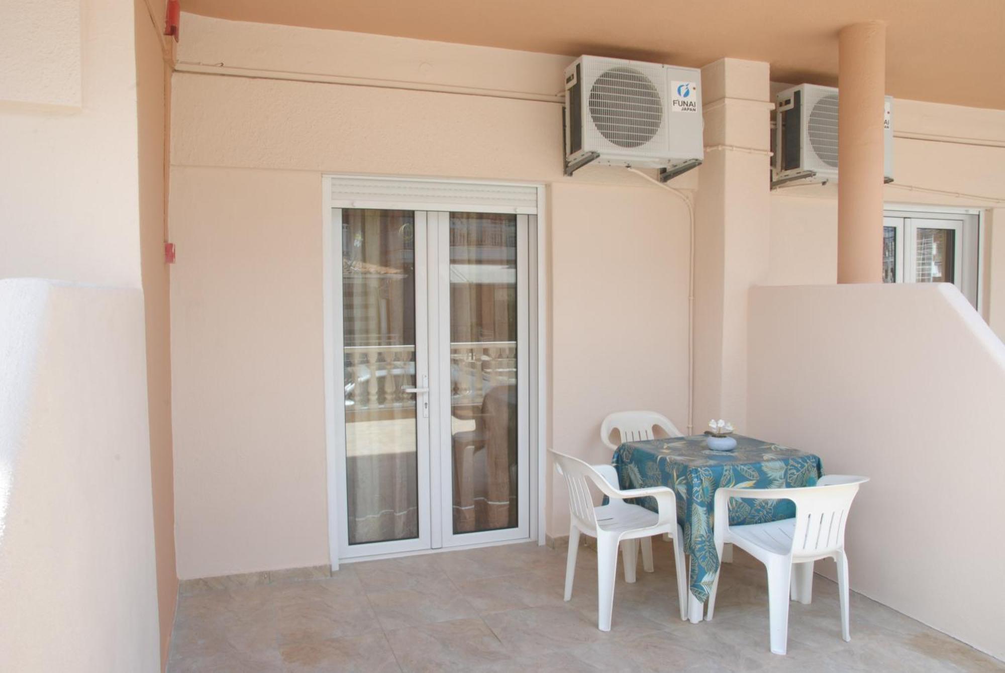 Light Blue Paralia Apartments Екстериор снимка