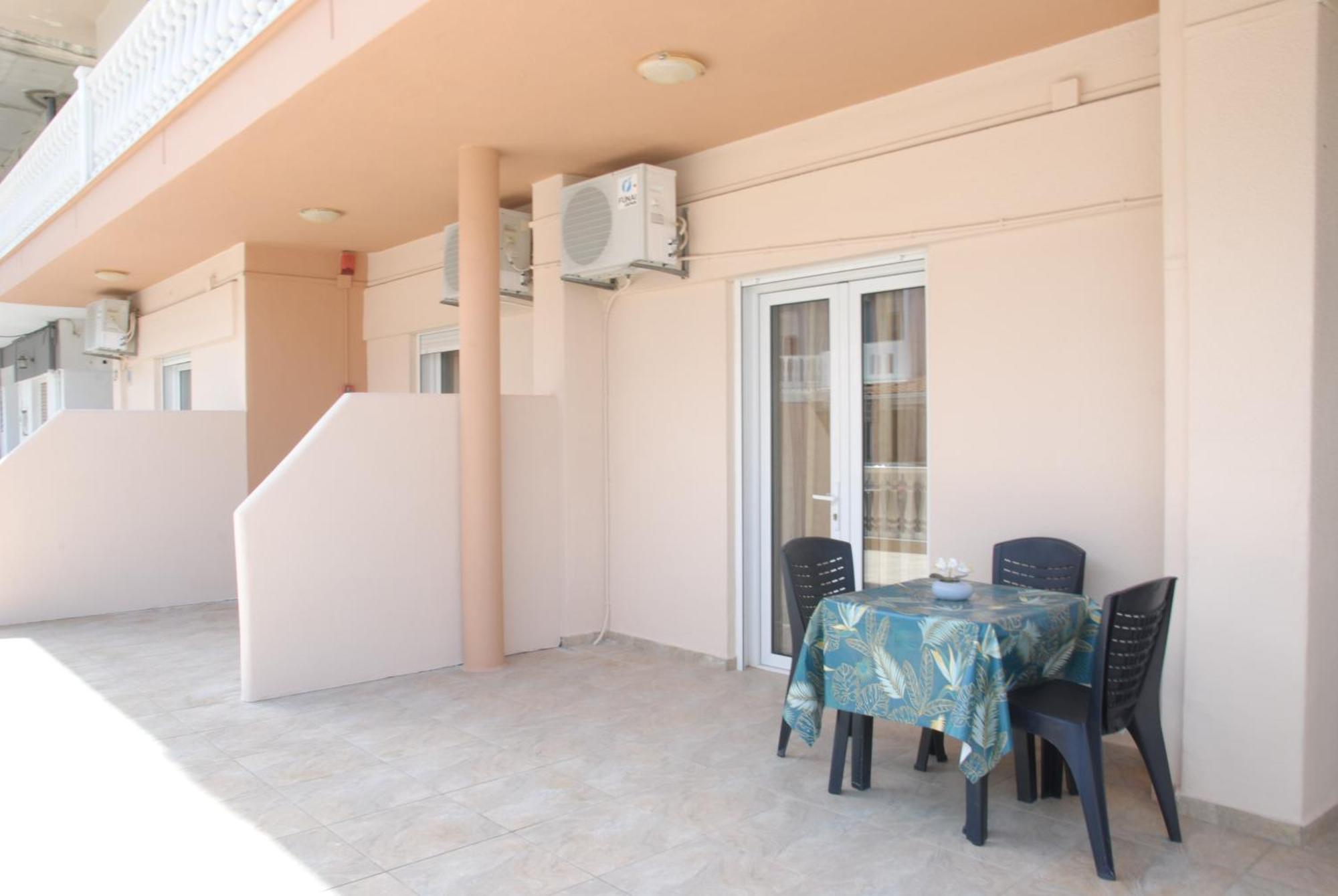 Light Blue Paralia Apartments Екстериор снимка