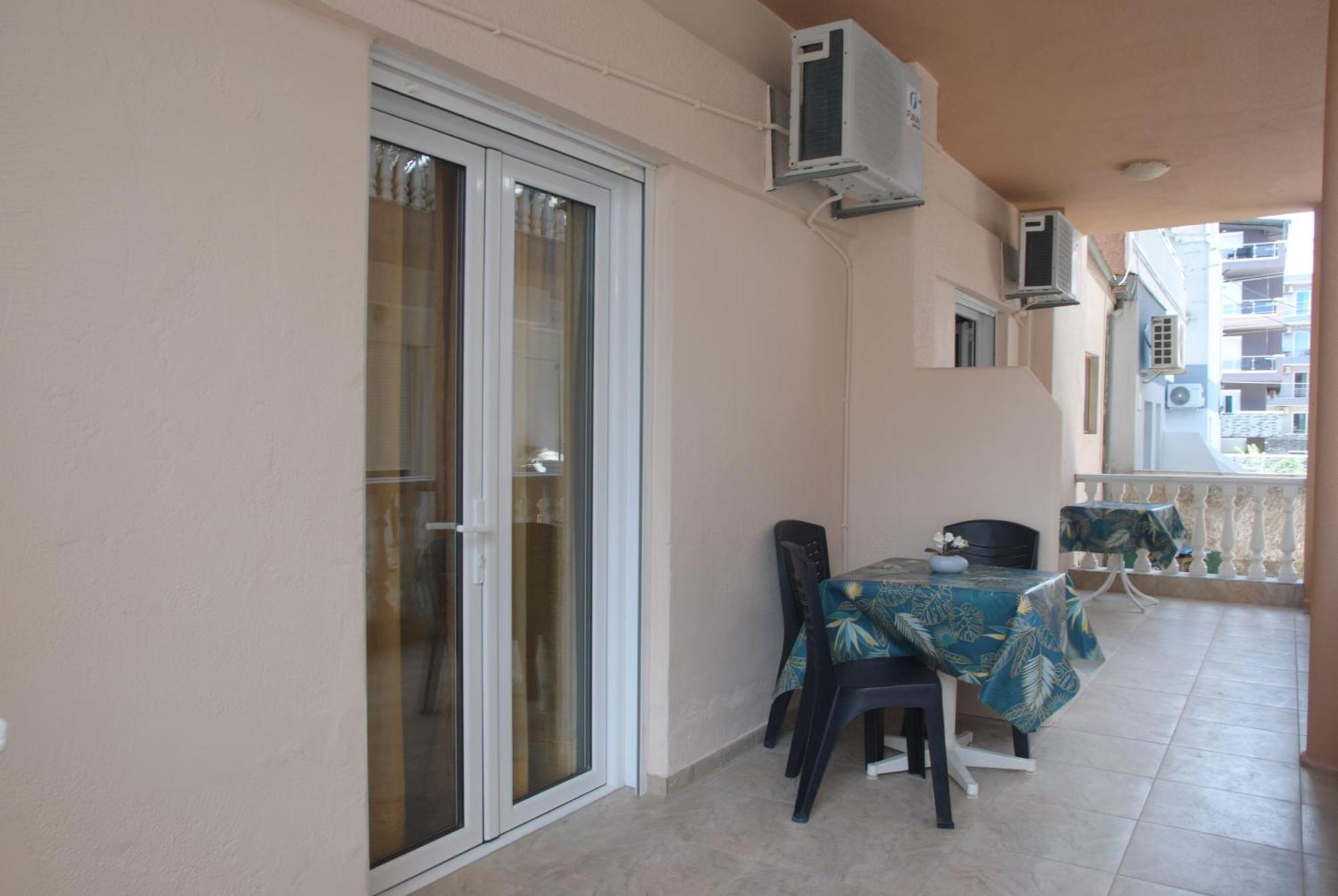 Light Blue Paralia Apartments Екстериор снимка