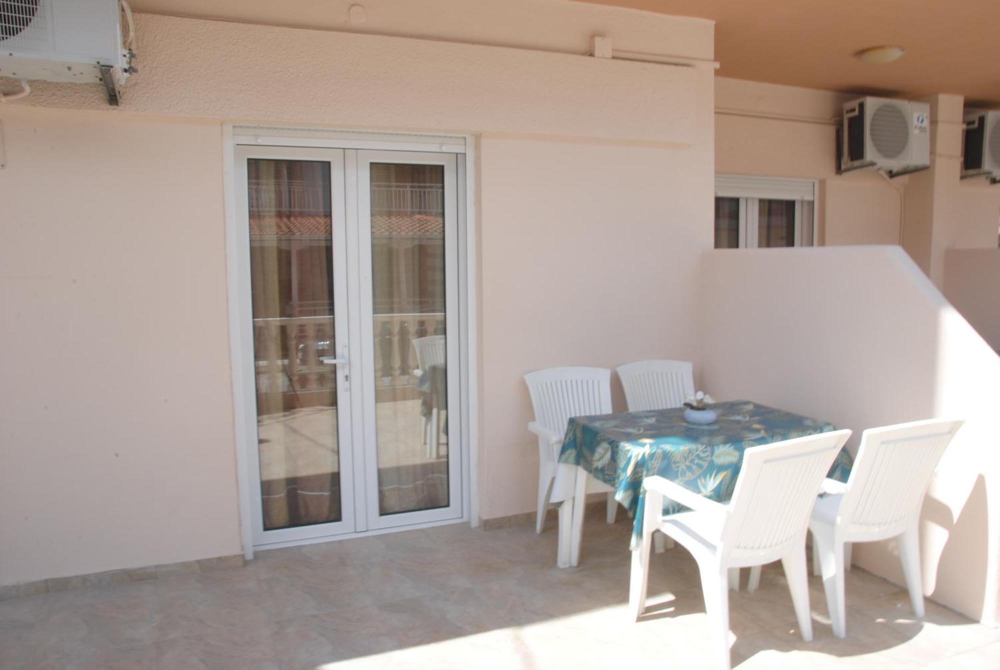 Light Blue Paralia Apartments Екстериор снимка